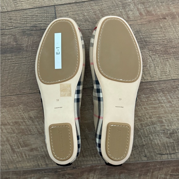 NWT Burberry Flats - Picture 3 of 3